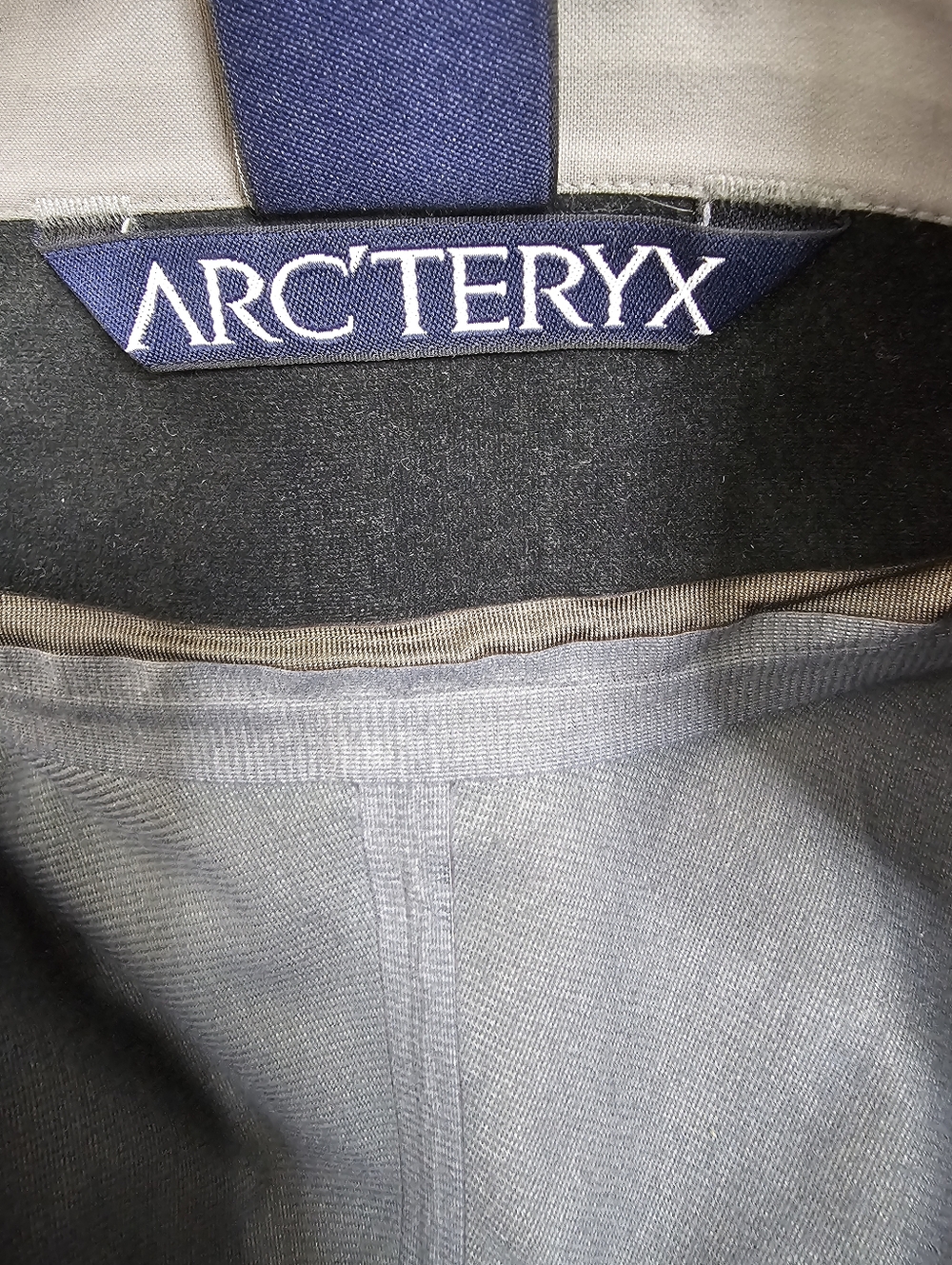 Vintage Arcteryx Stingray GoreTex Recco Jacket Gray Gunmetal Saltilo Men's Large - Picture 13 of 14
